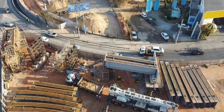 Candidato citou obras nos viadutos estão sendo construídos no cruzamento das avenidas Cristiano Machado com Waldomiro Lobo (PBH/Divulgação)