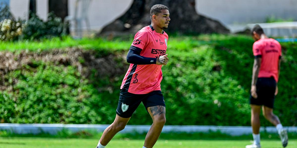 Renato Marques jogará contra o Atlético o segundo clássico no profissional (Mourão Panda / América)