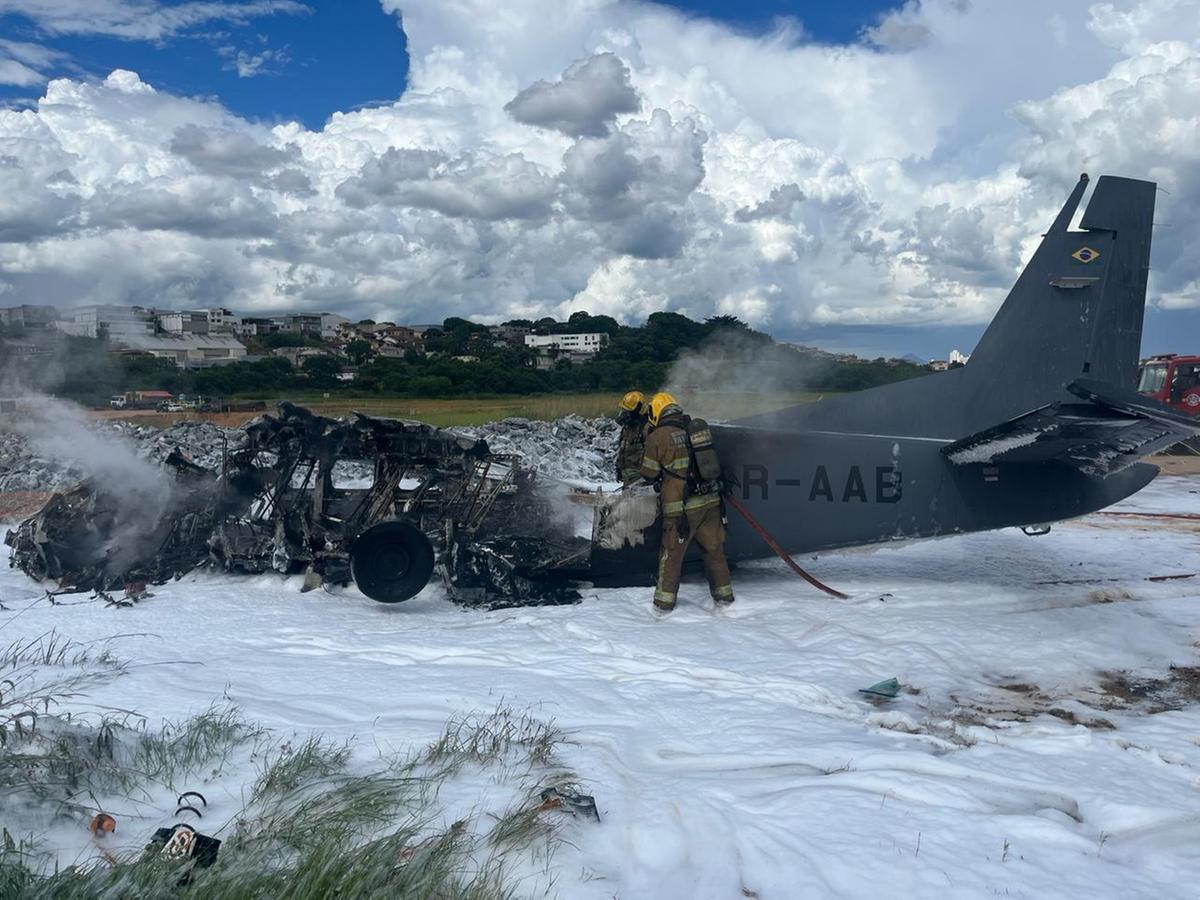 Avião que caiu no Aeroporto da Pampulha (Divulgação / CBMMG)