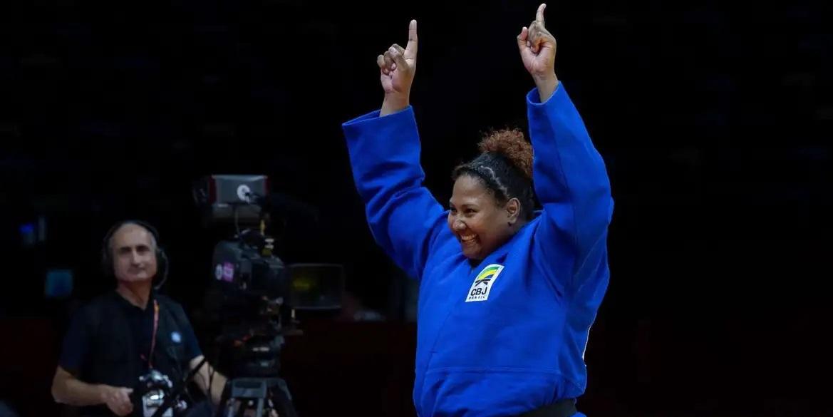 Judoca Beatriz Souza conquistou a primeira medalha de ouro do Brasil em Paris (Reprodução / Twitter CBJ)