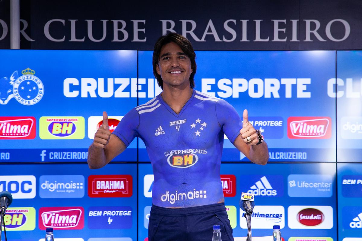 Moreno aparece com o corpo pintado em apresentação no Cruzeiro (Bruno Haddad/Cruzeiro)