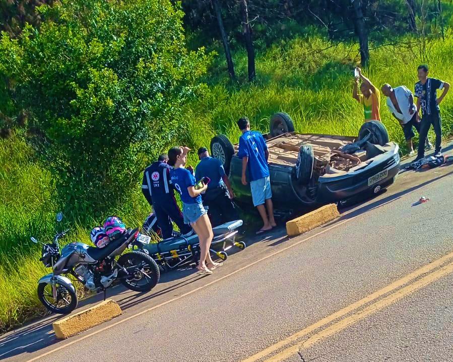 Carro capota na saída de Itabira na volta do feriado da Semana Santa (Repdorução / Redes Sociais)