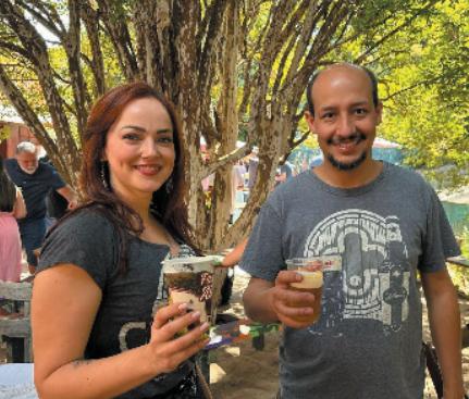 Flávia Paiva e Normando Siqueira, sócios da cervejaria Uaimii ()