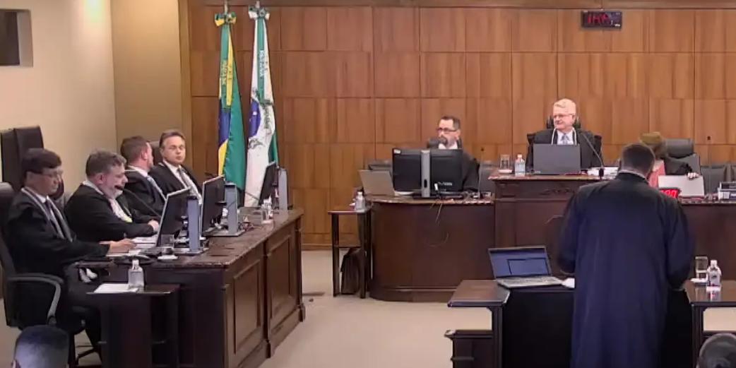 Desembargadora Claudia Cristina Cristofani pediu vista do processo e suspendeu o julgamento, que será retomado na próxima segunda-feira (8) (Reprodução / TRE Paraná / Youtube)