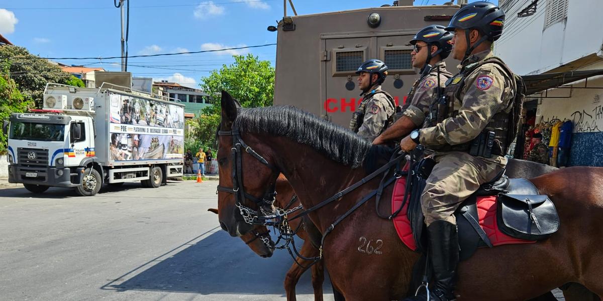 PM ocupa ruas do bairro Jardim Felicidade, nesta quinta-feira (4). (PMMG/Divulgação)