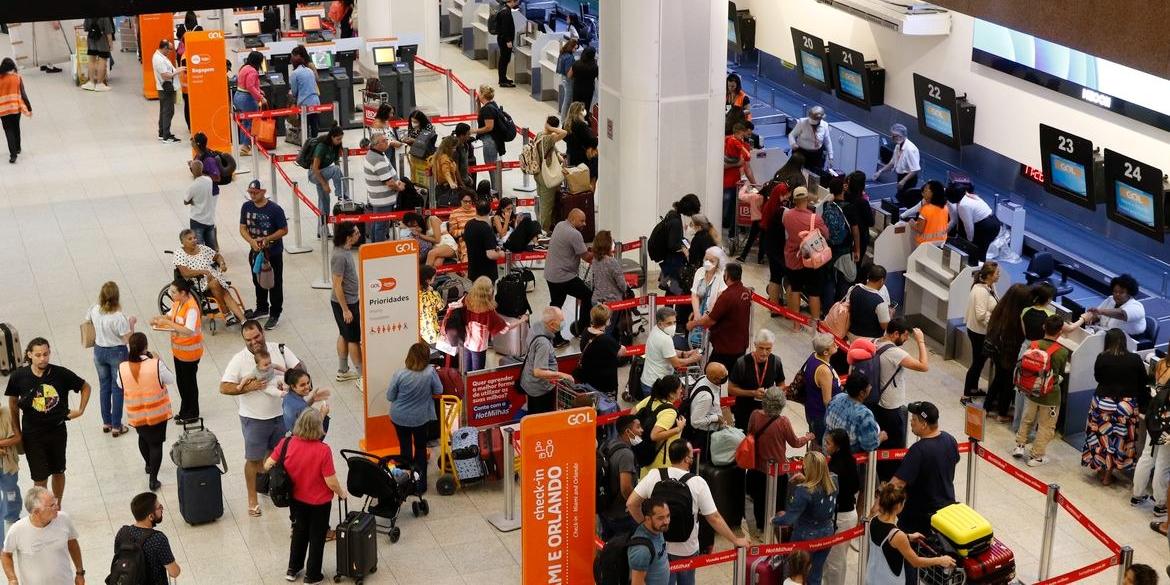 Movimento de passageiros no Aeroporto Santos Dumont, no Rio de Janeiro (Fernando Frazão/Agência Brasil)