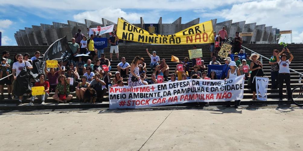 Protesto recente em frente ao Mineirão reforçou a insatisfação em relação às obras que estão sendo feitas para o evento, que será realizado em agosto (Fernando Michel / Hoje em Dia)