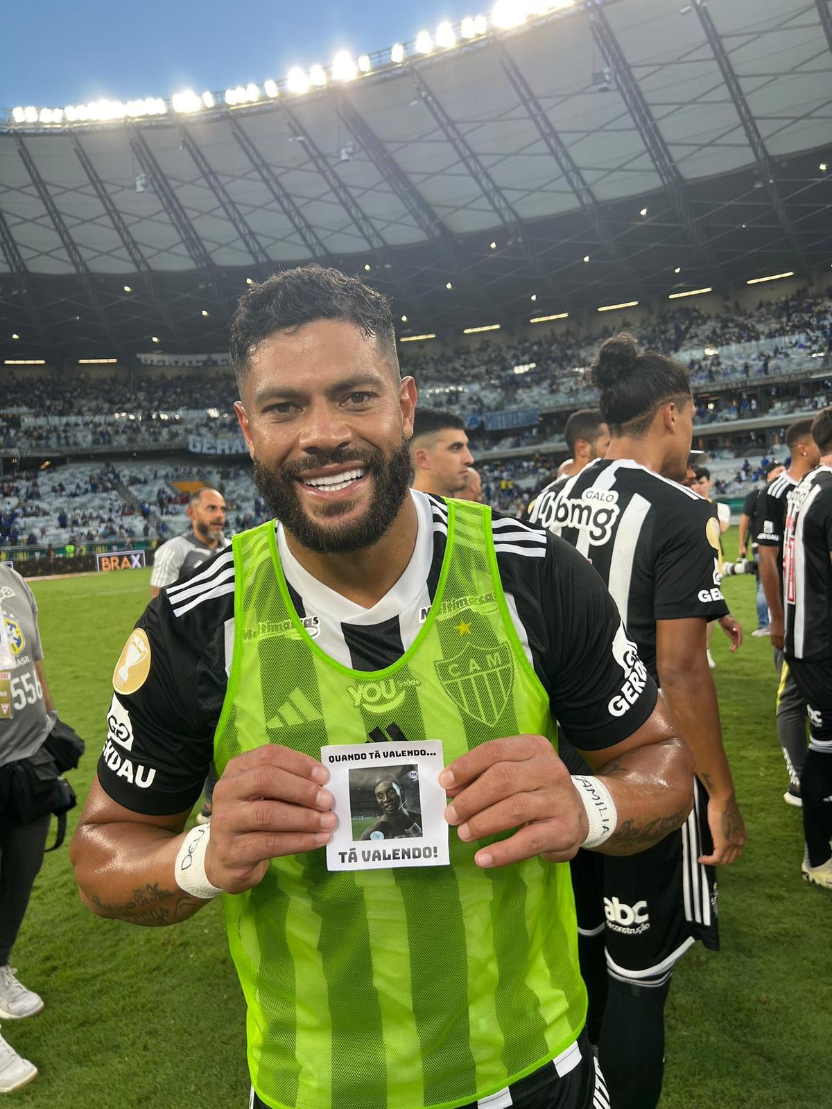 Hulk aparece com frase de Ronaldinho Gaúcho após título mineiro (Divulgação / Atlético)