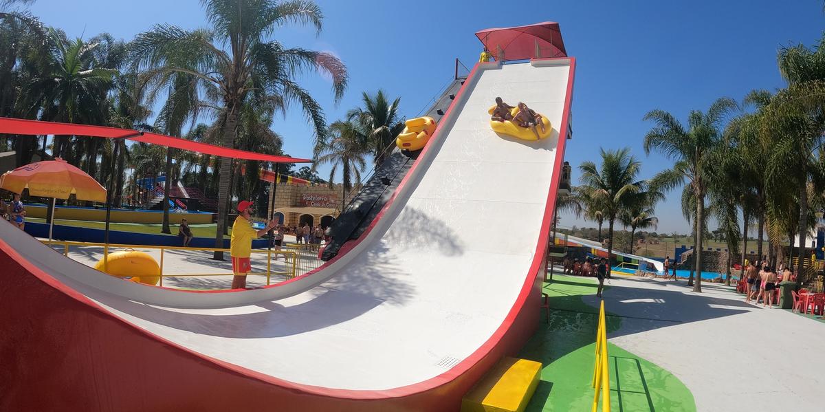 Castelo Park Aquático retoma funcionamento normal no segundo semestre, com inauguração de novas atrações: simulador de ondas e outro
toboágua (Divulgação / Castelo Park Aquático)