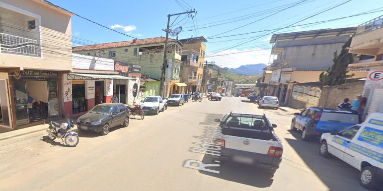 Joalheira fica na rua Idelfonso Frossard, em Divino (Reprodução / Google Street View)