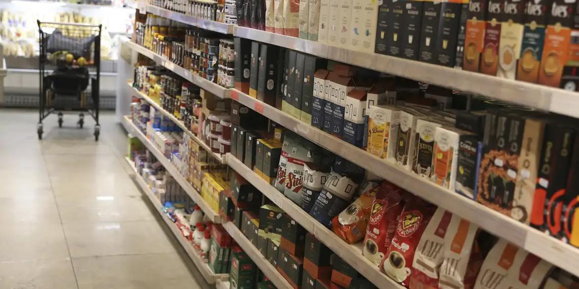 Produtos que devem aumentar número de vendas até o dia do show são bebidas, principalmente alcoólicas, isotônicos, alimentos prontos e lanches rápidos, diz Asserj (Valter Campanato/ Agência Brasil)