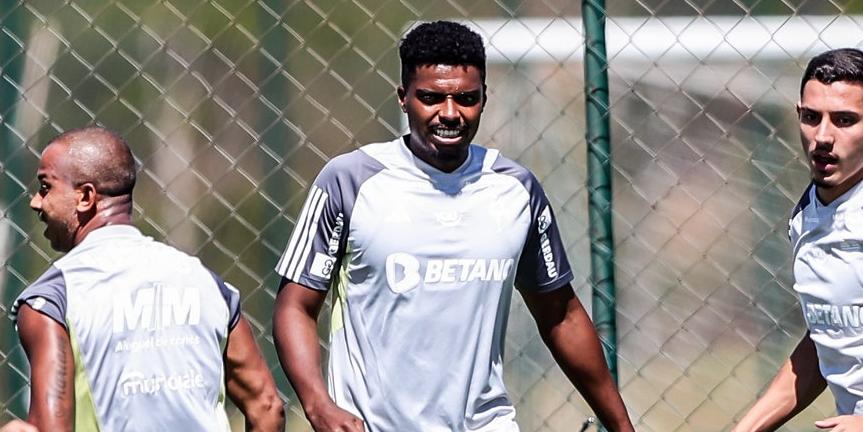 Jemerson retorna aos trabalhos com o grupo após desfalcar o time contra o Sport (Pedro Souza / Atlético)