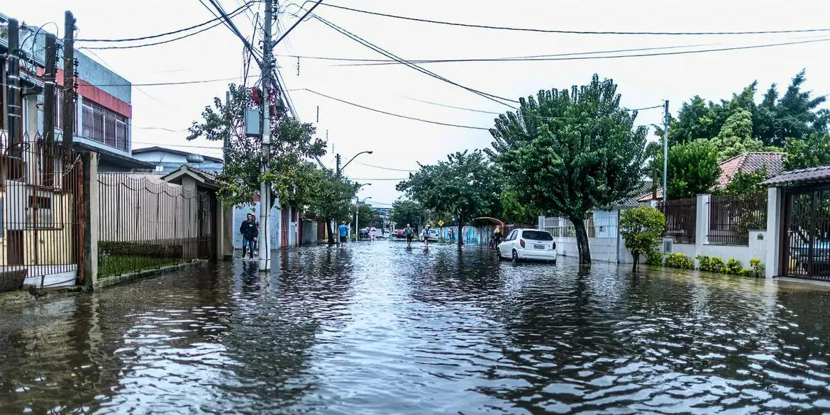 População deve ser levada para áreas altas e seguras (Thiago Guimarães/ PMC)