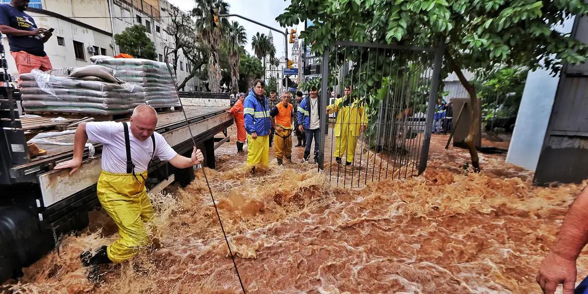 Dos 497 municípios, pelo menos 317 sofrem consequências dos temporais (Lauro Alves/Secom)