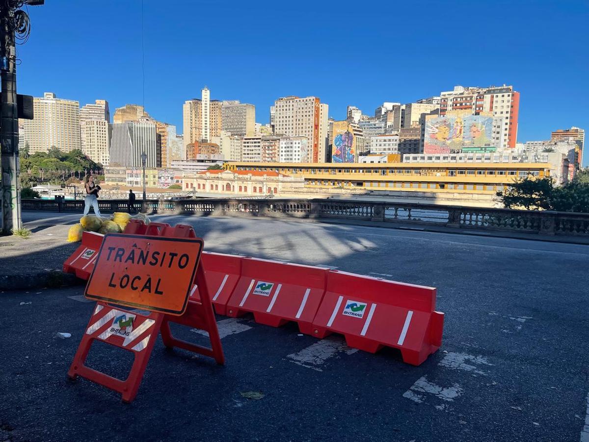 Vias foram sinalizadas indicando o fechamento da rua Sapucaí (Valéria Marques/Hoje em Dia)