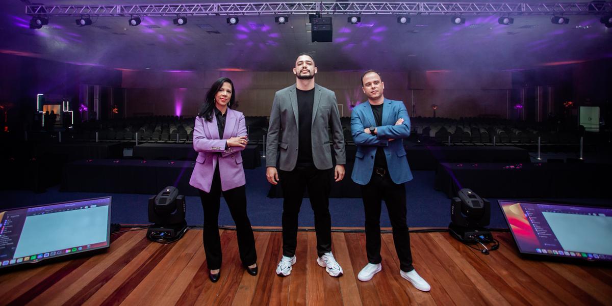 Viviane Assis, Fernando Alves e Bruno Barbosa, cofundadores da Entur e mentores do evento (Divulgação)