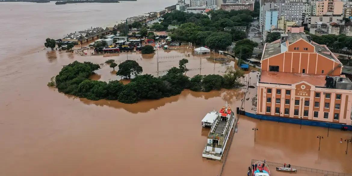 Enchentes no Rio Grande do Sul causaram mortes e muito prejuízo (Gilvan Rocha / Agência Brasil)