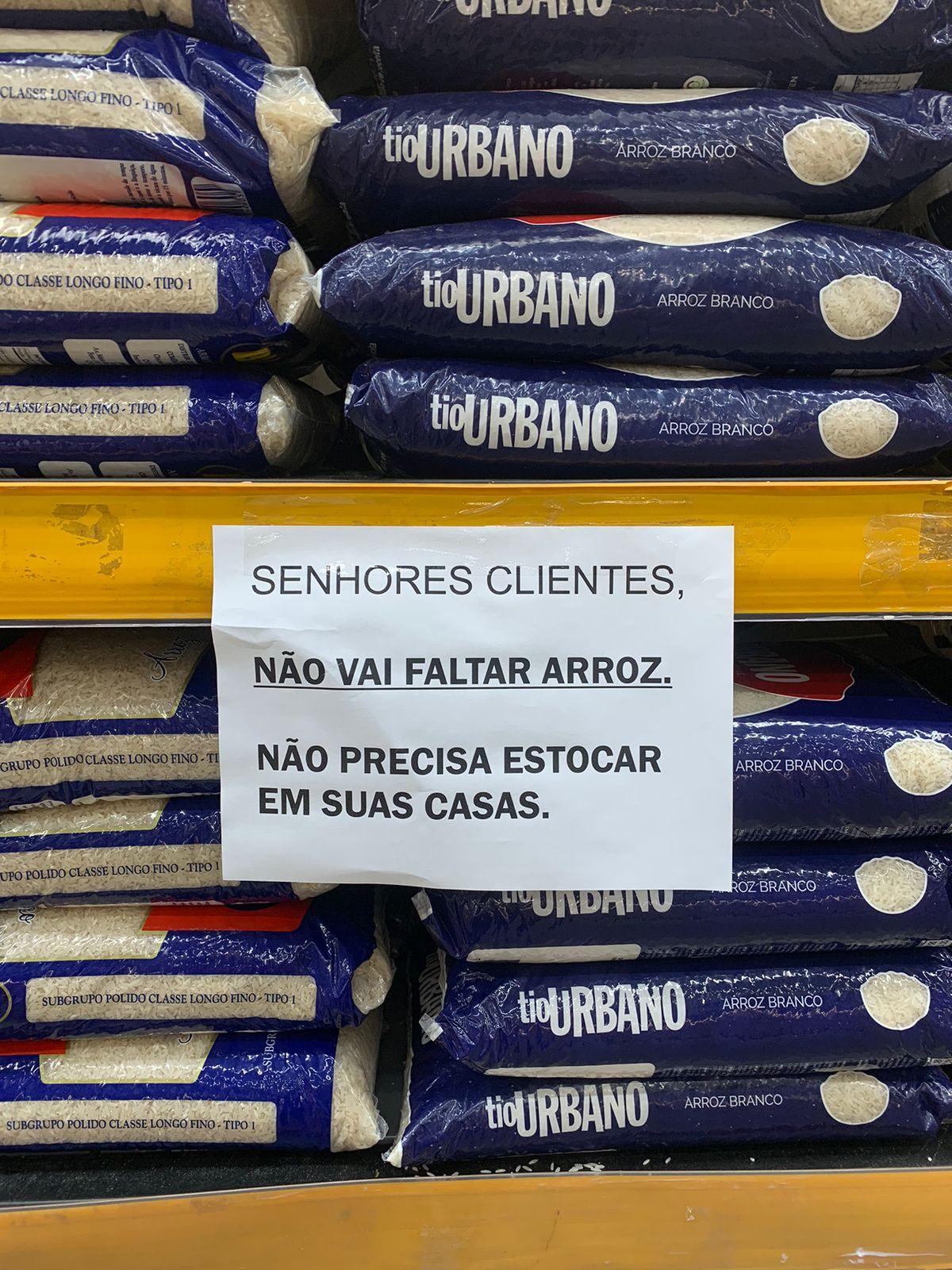 Mensagem fixada em supermercado da rede no bairro Palmares, na região Nordeste da capital