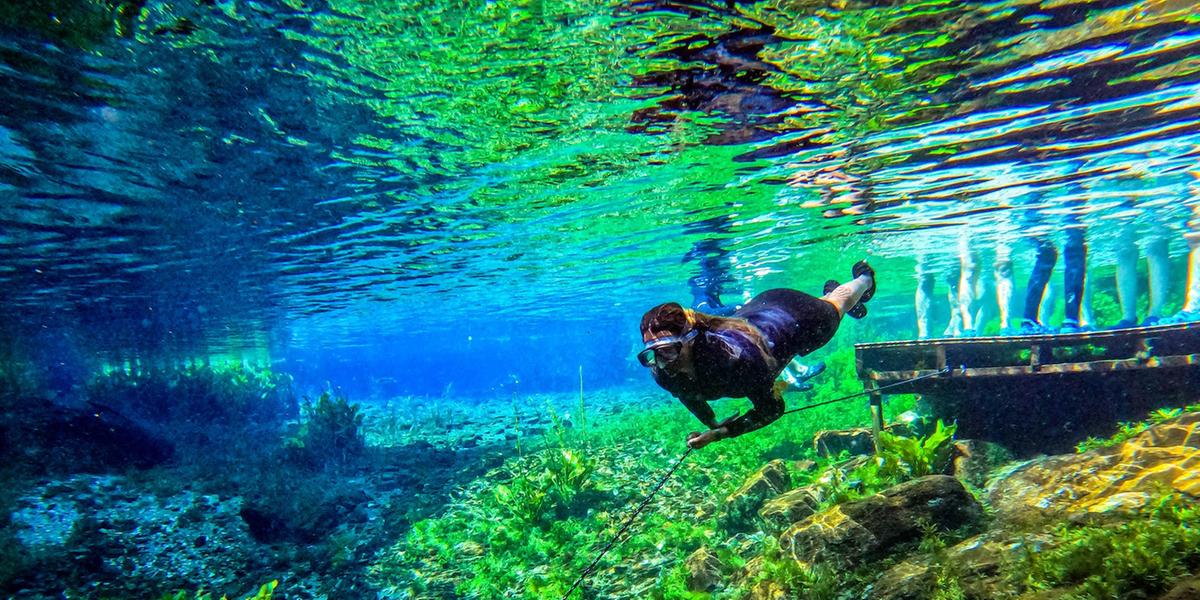 Convidados visitaram Nascente Azul (foto), o Parque das Cachoeiras e a Gruta do Mimoso, atrativos que revelam todo o potencial natural de Bonito (Divulgação)