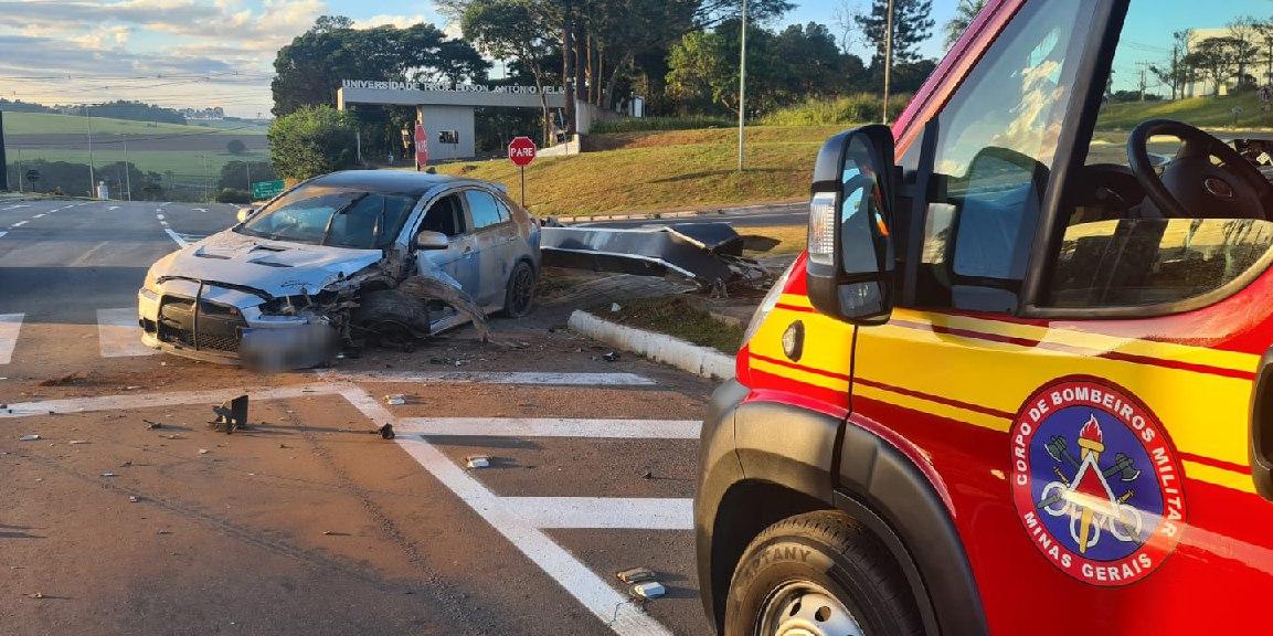 Colisão ocorreu no trevo de Alfenas, na MG-179 (Bombeiros/Divulgação)