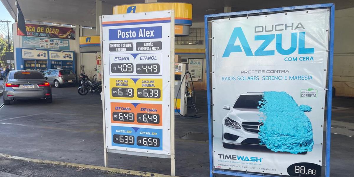 Postos de gasolina de BH já comercializam o litro da gasolina por até R$ 6,39. (Valéria Marques/Hoje em Dia)