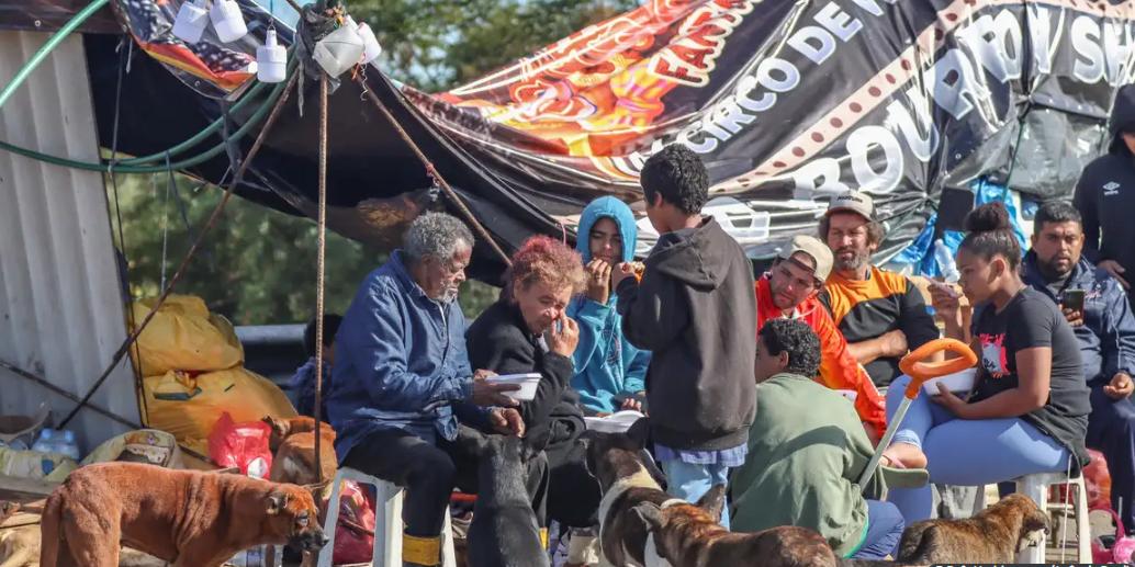 Famílias precisam estar inscritas no CadÚnico e serem residentes em regiões reconhecidamente atingidas pelos efeitos adversos dos temporais (Rafa Neddermeyer / Agência Brasil)