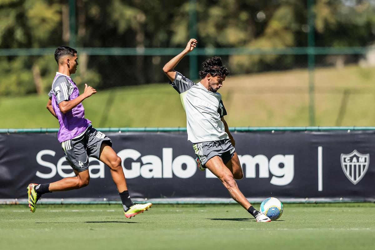 Scarpa treina e pode reforçar o Galo contra o Sport (Pedro Souza / Atlético)