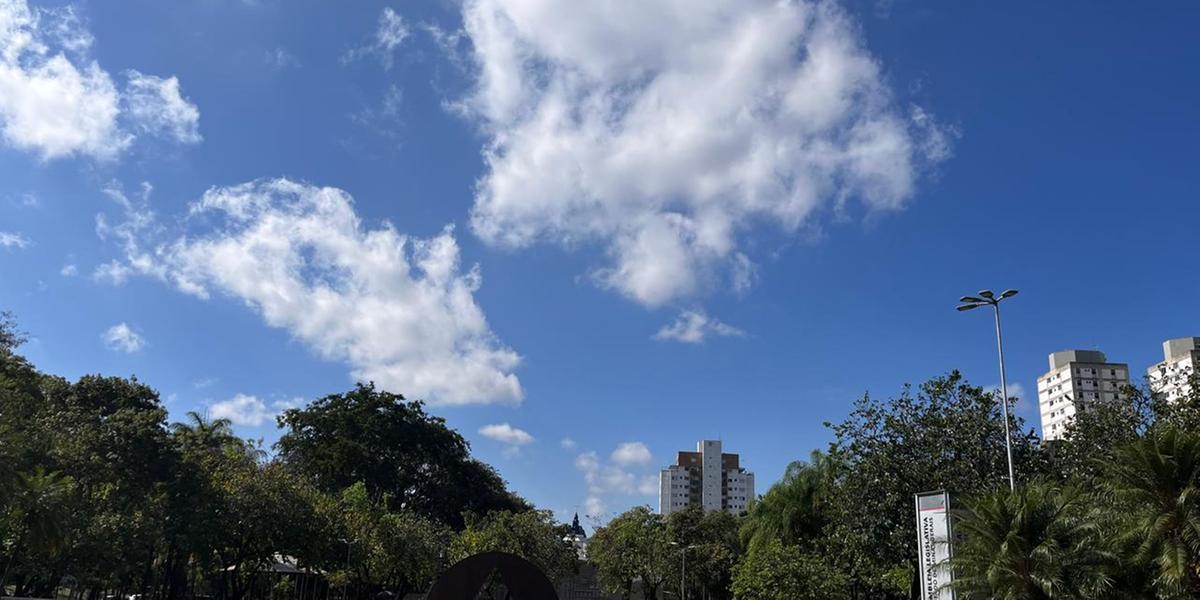 Céu amanheceu com nuvens nesta quinta-feira (Fernando Michel/Hoje em Dia)