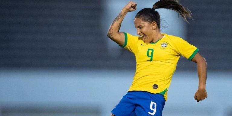 Debinha se junta à Seleção para amistosos contra a Jamaica (Reprodução/@debinhaa7)