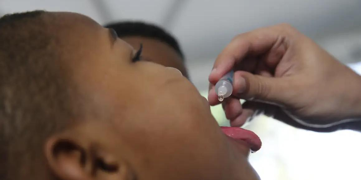 Meta é imunizar cerca de 13 milhões de criança menores de 5 anos (Fernando Frazão/Agência Brasil)