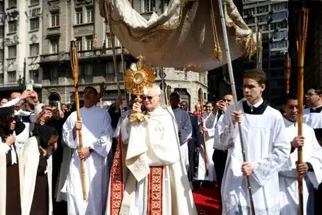 Arcebispo Metropolitano, Cardeal Odilo Pedro Scherer, celebra missa campal de Corpus Christi, na Praça da Sé (Paulo Pinto/Agencia Brasil)