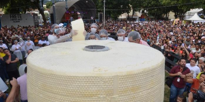 Além do queijo, o evento registrou novos recordes do tamanho do doce de leite, da queimadinha e, pela primeira vez, do pão de queijo (Marco Evangelista / Imprensa MG)