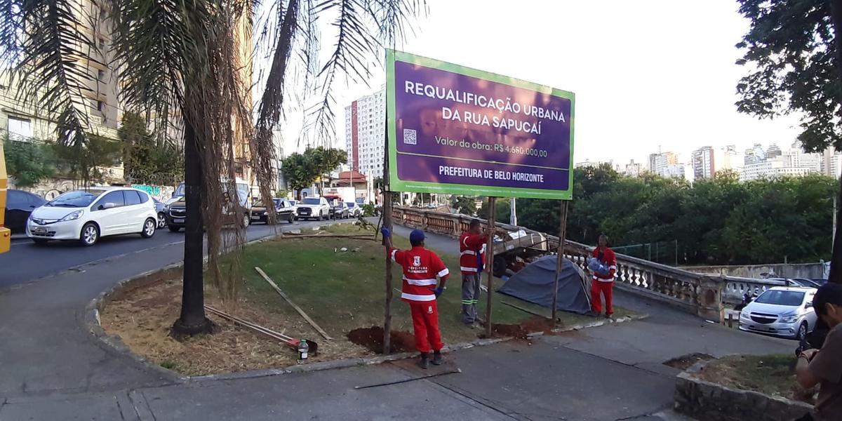 Rua Sapucaí começa a passar por obras que devem durar cerca de 300 dias (Maurício Vieira / Hoje em Dia)