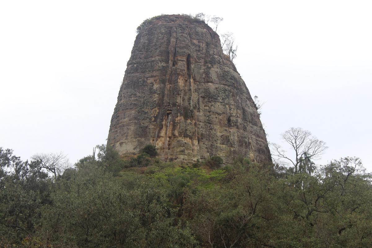 Torre de Pedra que dá nome à cidade (Cláudio Lacerda Oliva)