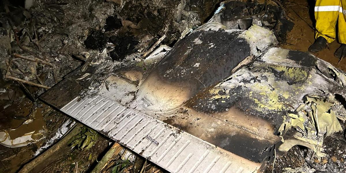 Destroços do avião estavam próxios de uma Ribanceira, na região Norte do Estado catarinense (Corpo de Bombeiros/Reprodução)