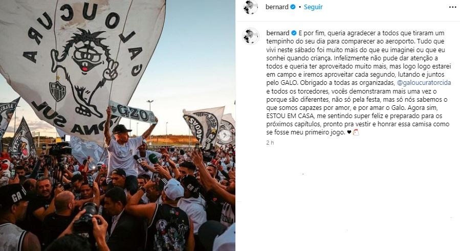 Bernard agradece recepção de torcida do Atlético em Confins (Reprodução / Instagram Bernard)