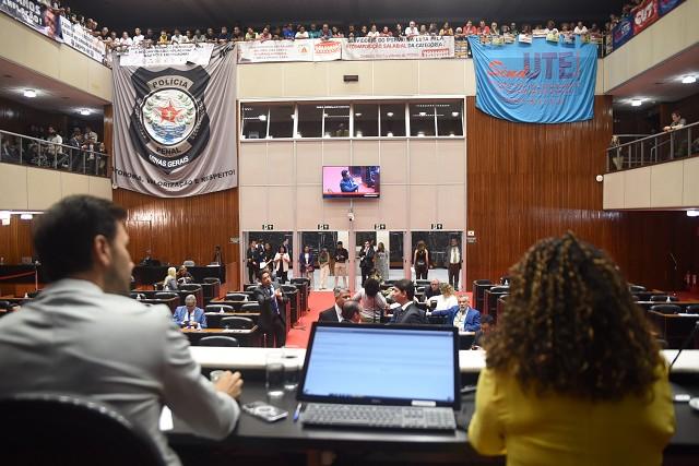 Representantes de diversas categorias de servidores acompanharam a votação de emendas ao projeto de recomposição salarial, na Reunião Ordinária de Plenário (Henrique Chendes)