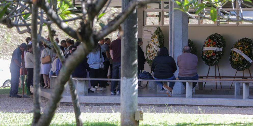 Parentes e amigos prestam últimas homenagens ao piloto morto no acidente (Fernando Michel/Hoje em Dia)