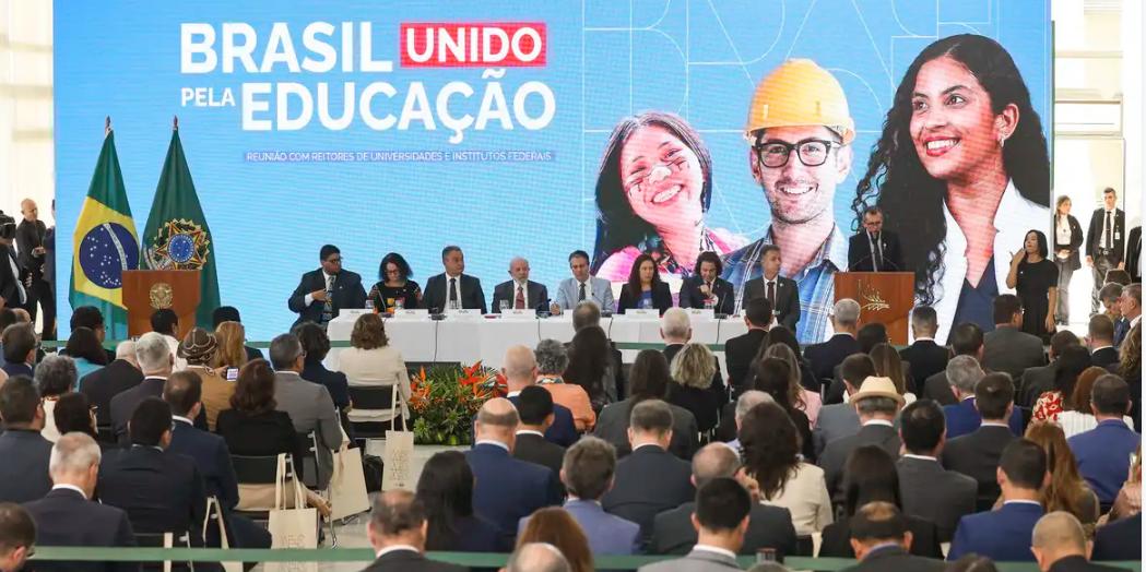 O presidente Lula anunciou R$ 5,5 bilhões para obras de infraestrutura para o ensino superior e a construção de 10 novos campi de universidades e de 8 novos hospitais universitários federais (Marcelo Camargo / Agência Brasil)