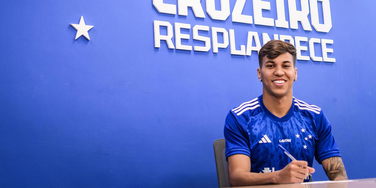 Kaio Jorge assinou contrato com o Cruzeiro até 2029 (Gustavo Aleixo/Cruzeiro)