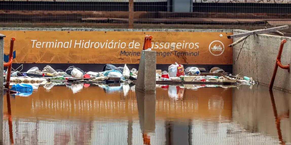 Notas fiscais devem seguir regras para evitar incidência de alíquota (Rafa Neddermeyer/Agência Brasil)