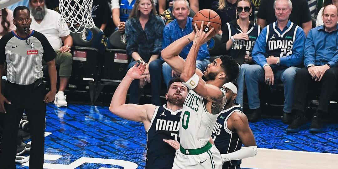 Dallas Mavericks e Boston Celtics se enfrentam nesta sexta-feira (14) pelo Jogo 4 das Finais da NBA (Reprodução/ Boston Celtics)