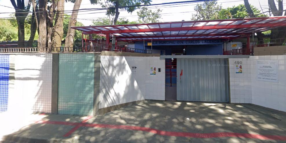 Escola Municipal Governador Carlos Lacerda, localizada no bairro Ipiranga, em Belo Horizonte (Google Maps / Reprodução)