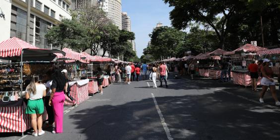 Feira Hippie funciona até às 14h, todos os domingos (Rodrigo Clemente / PBH)