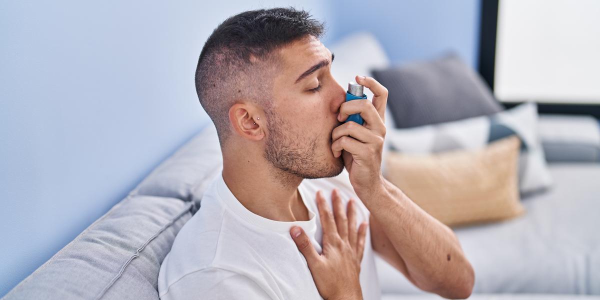 Viroses respiratórias - como gripe e resfriados comuns -, mudanças climáticas, contato com fungo e ácaros, além de poluição, costumam levar o paciente a crises respiratórias. (KRAKENIMAGES/ FREEPIK)