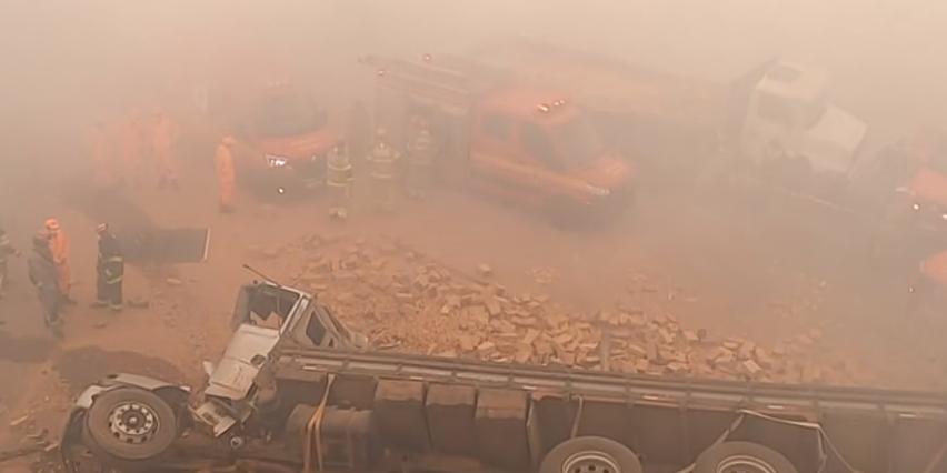 Cabine do veículo ficou completamente destruída (TV Globo/Reprodução)