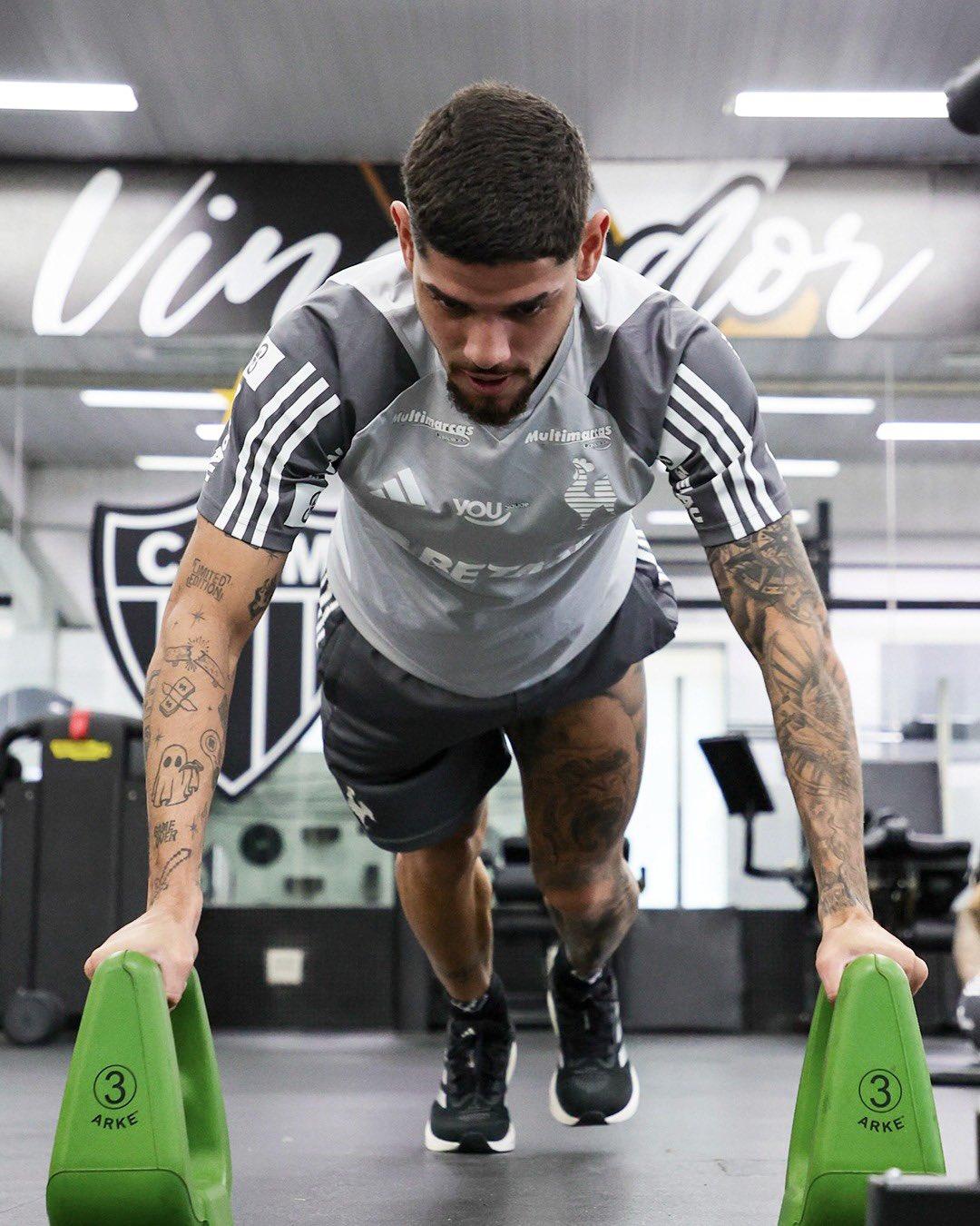 Rubens realiza trabalhos de fortalecimento muscular no Galo (Pedro Souza / Atlético)