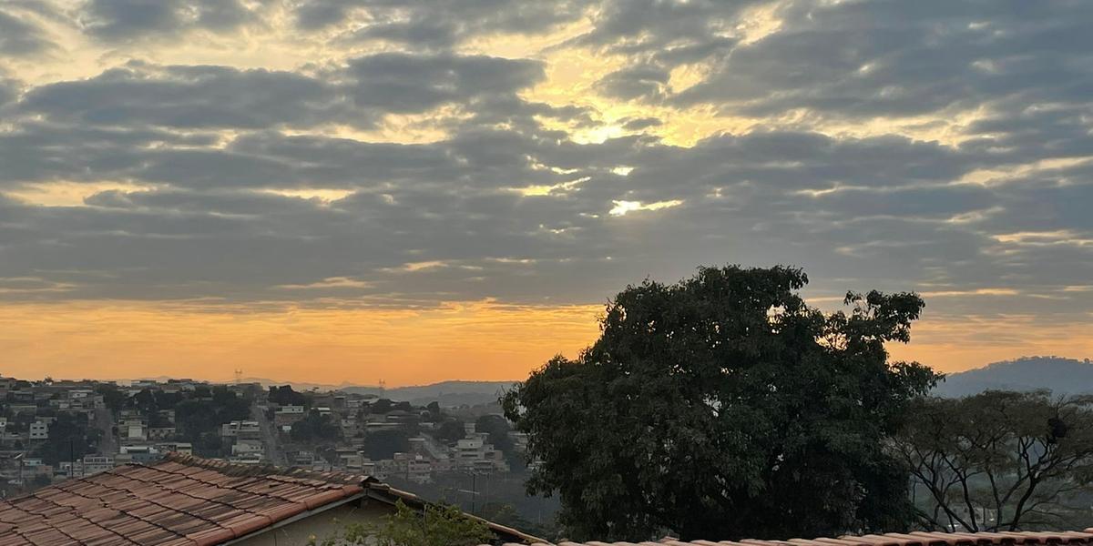 BH amanheceu com nuvens, mas o clima seco permanece na metrópole (Gledson Leão/Hoje em Dia)