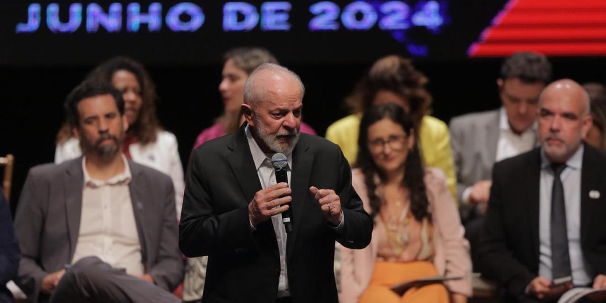 Lula fazendo discurso durante evento no Minascentro, no Centro de Belo Horizonte (Fernando Michel/ Hoje em Dia)