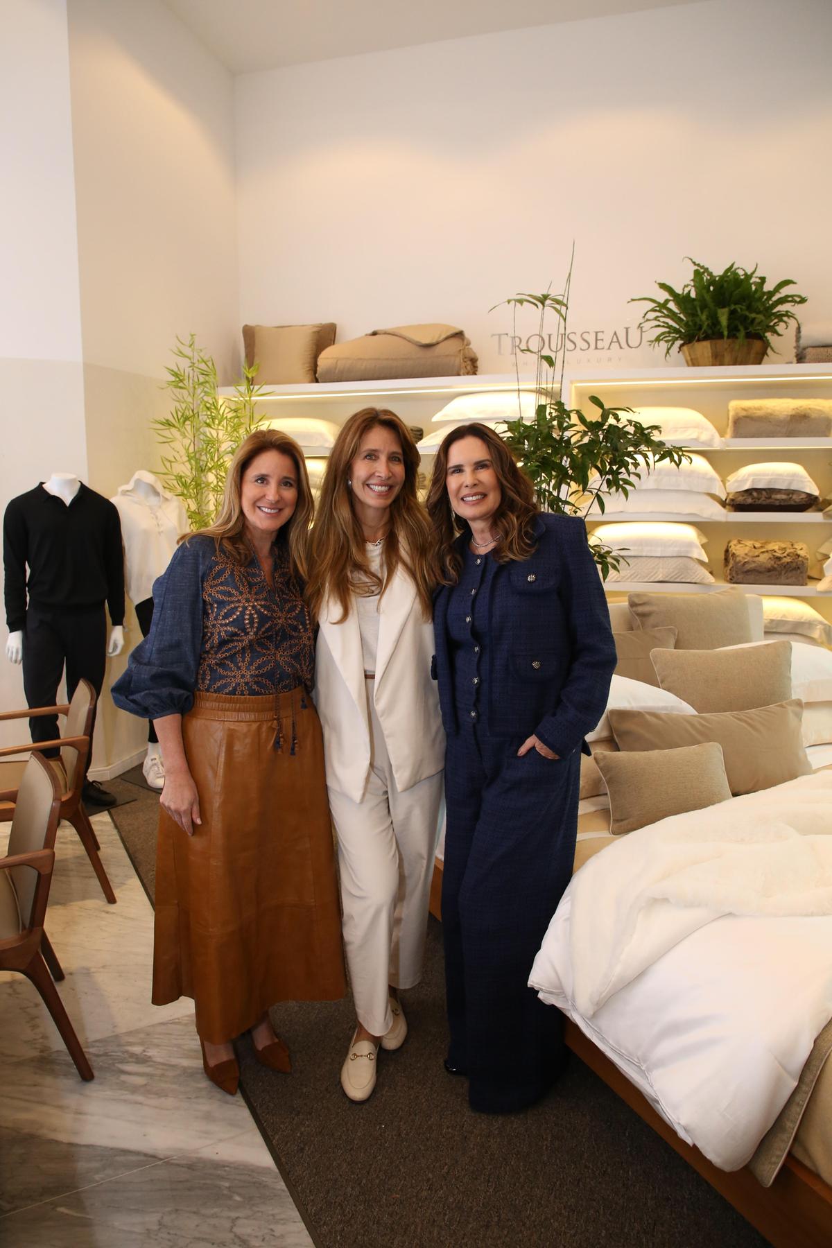 Adriana Trussardi, Ana Raio, Mônica Gonçalves ()